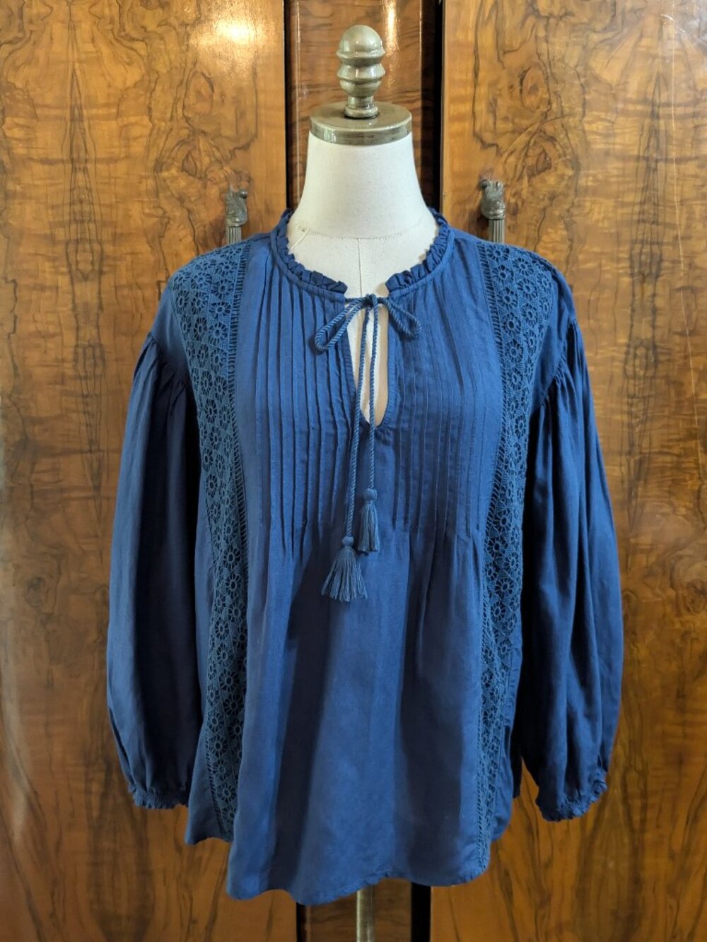 Sundance Blue Linen Blend Boho Lace Paneled Blouse M Tassel Tie Front Western
